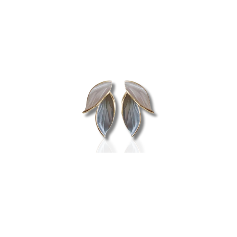 Elegant leaf-shaped Gwen earrings for a refined look