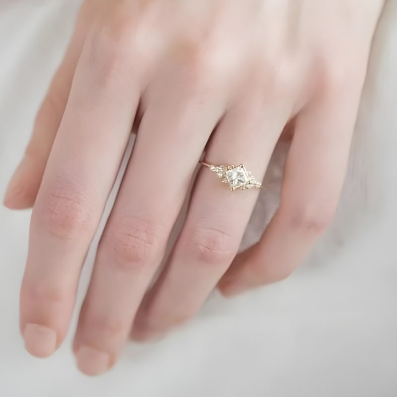 Delysische Royal Ring in Elegant Gold Color – A Symbol of Luxury and Sophistication