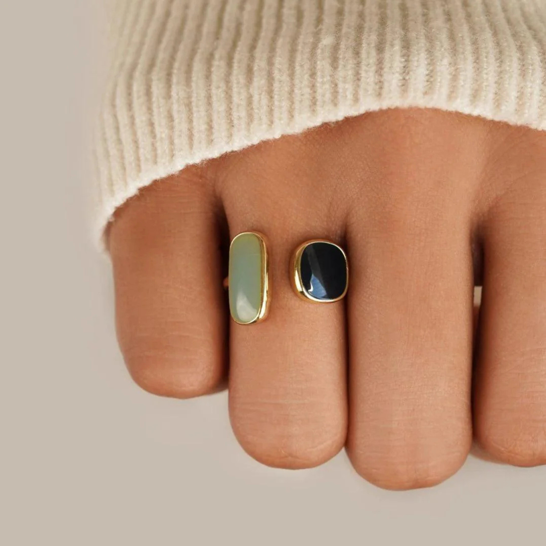 Elegant Ladies' Ring with Gemstone - Calm of Water for a Calm and Chic Look