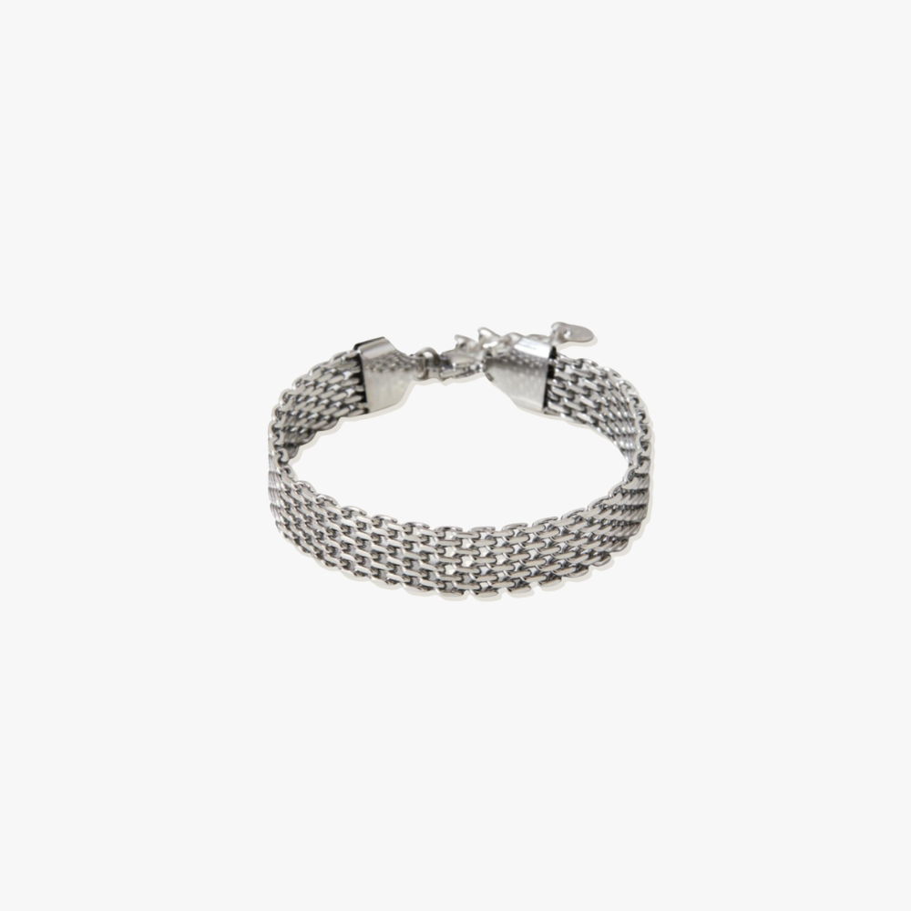 Stylish mesh bracelet with modern design