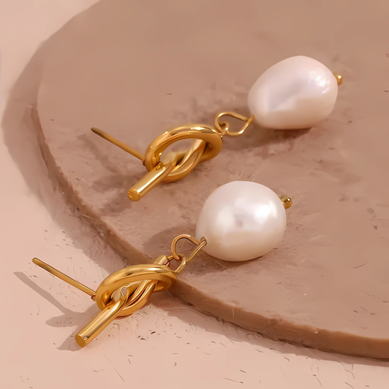 Elegant Baroque Pearl Earrings in Gold - Pien