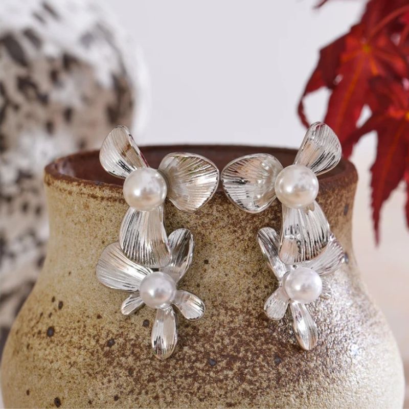 Golden Flower Earrings with Pearls - Jean