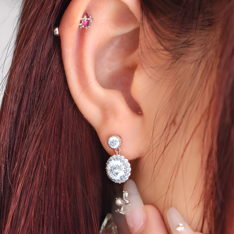 Stylish Silver Moissanite Stud Earrings - Elegance and Shine in One