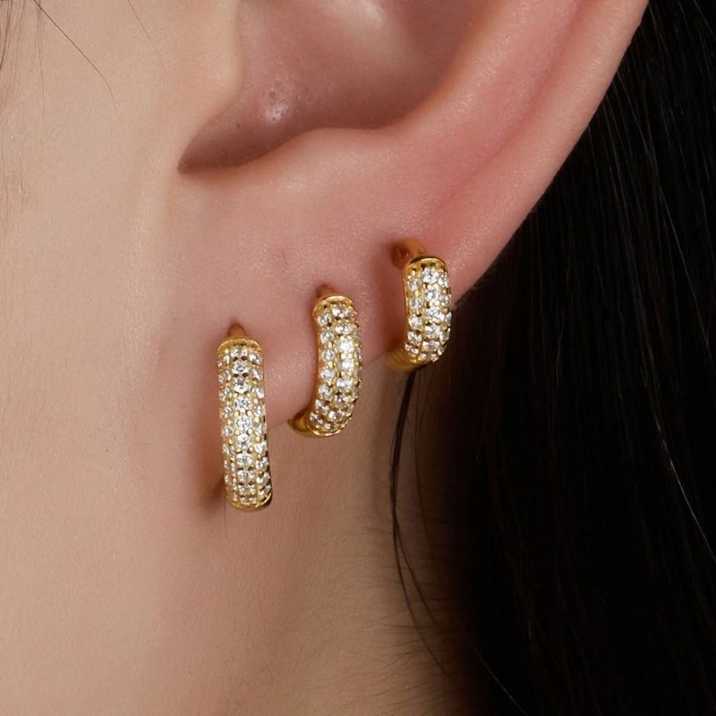 Stylish Chunky Pavé Hoop Earrings – Elegance and Charm in One Set