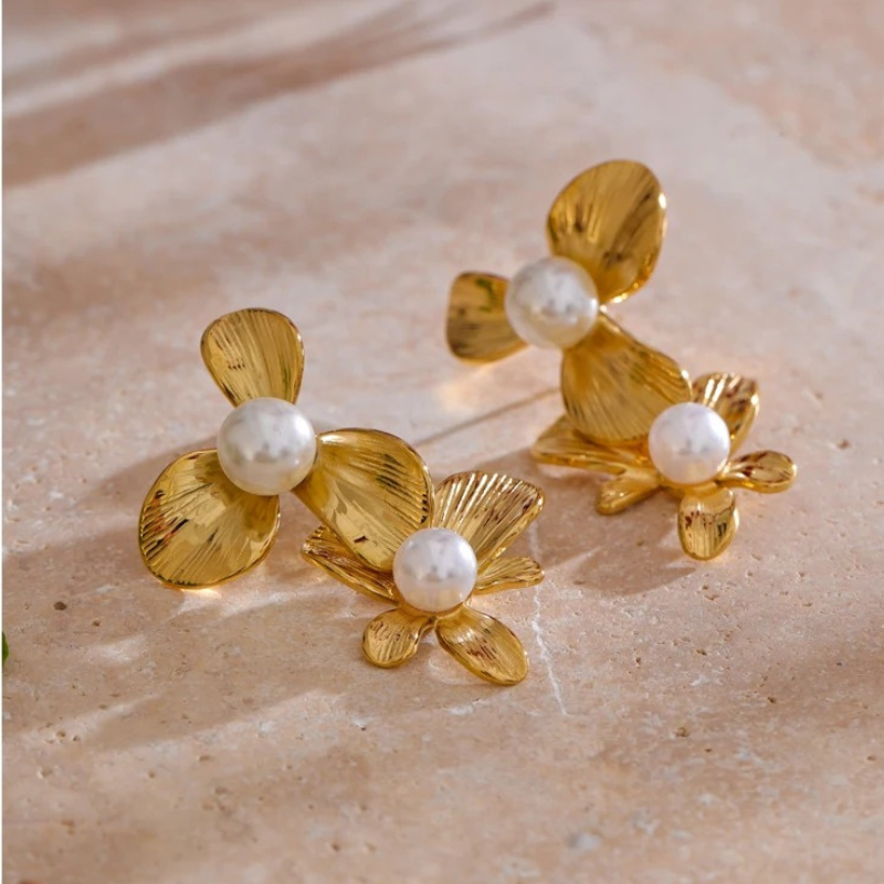 Golden Flower Earrings with Pearls - Jean