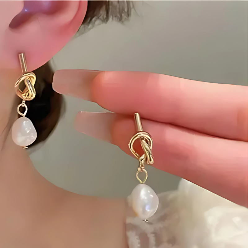 Elegant Baroque Pearl Earrings in Gold - Pien