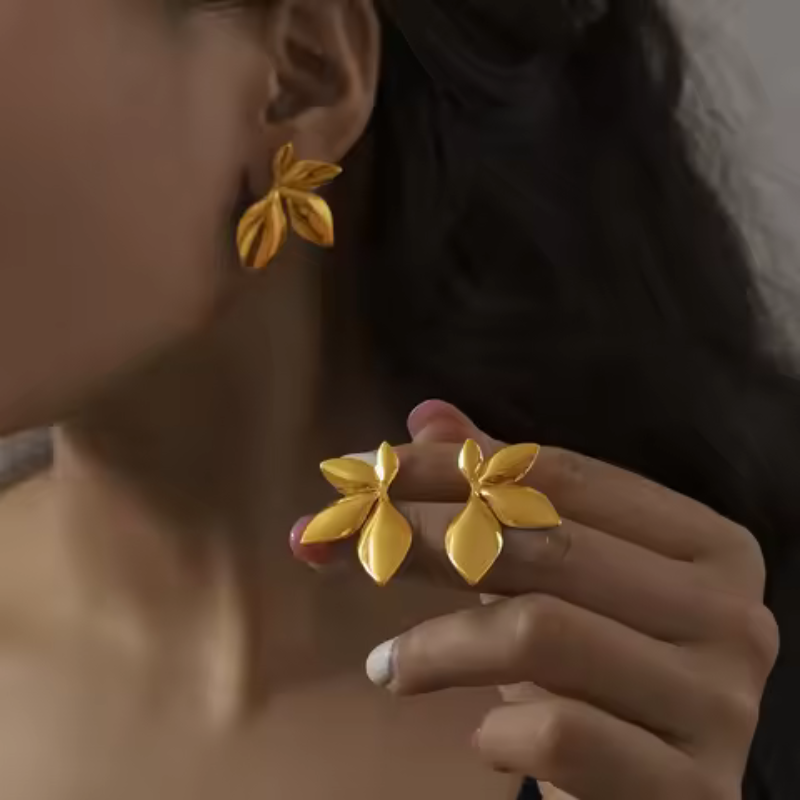 Elegant Gold Leaf Earrings - Natural Luxury Essence