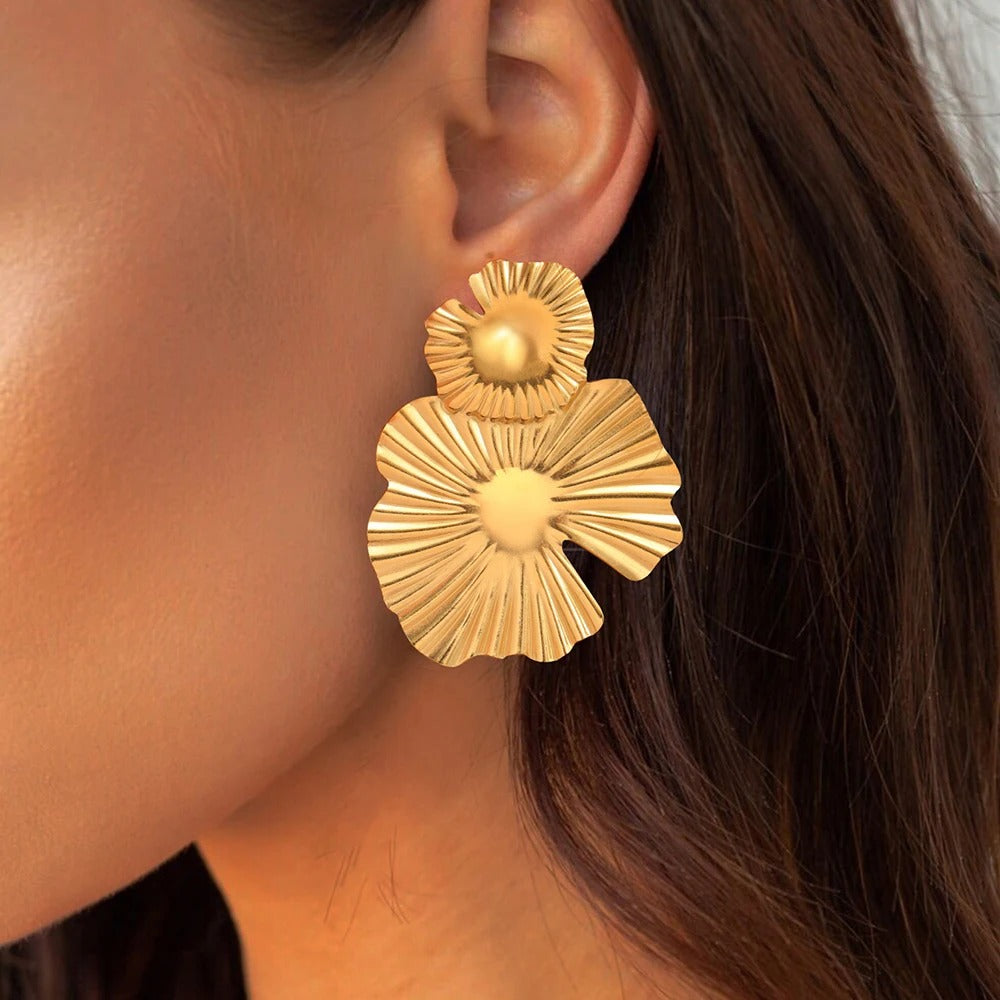 Floral Engraved Earrings – Shari