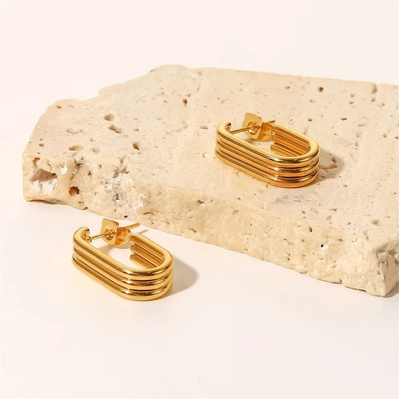 Refined Cleo Hoop Earrings in Shiny Gold