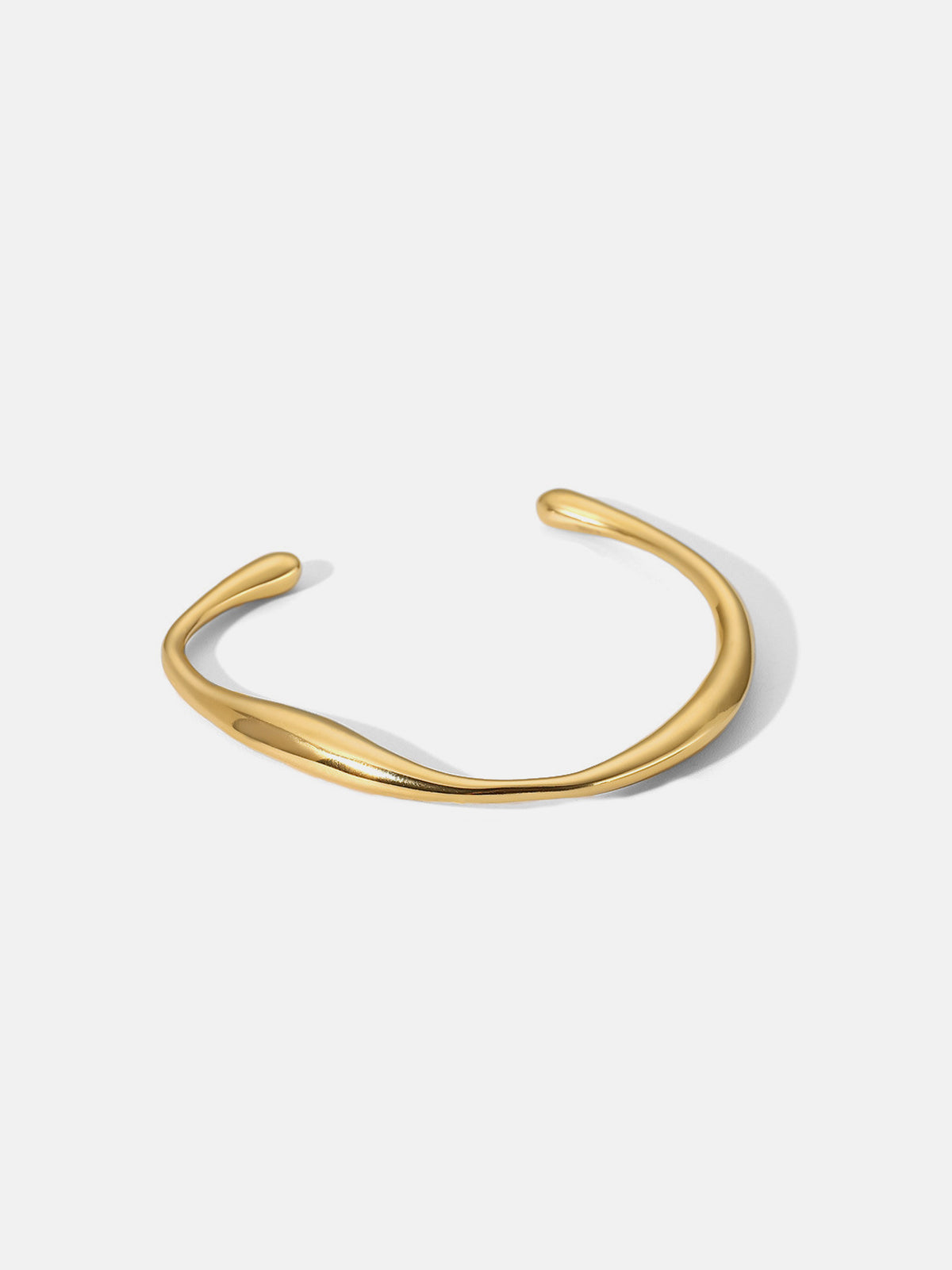 Elegant gold-plated bracelet - stylish accessory for every occasion