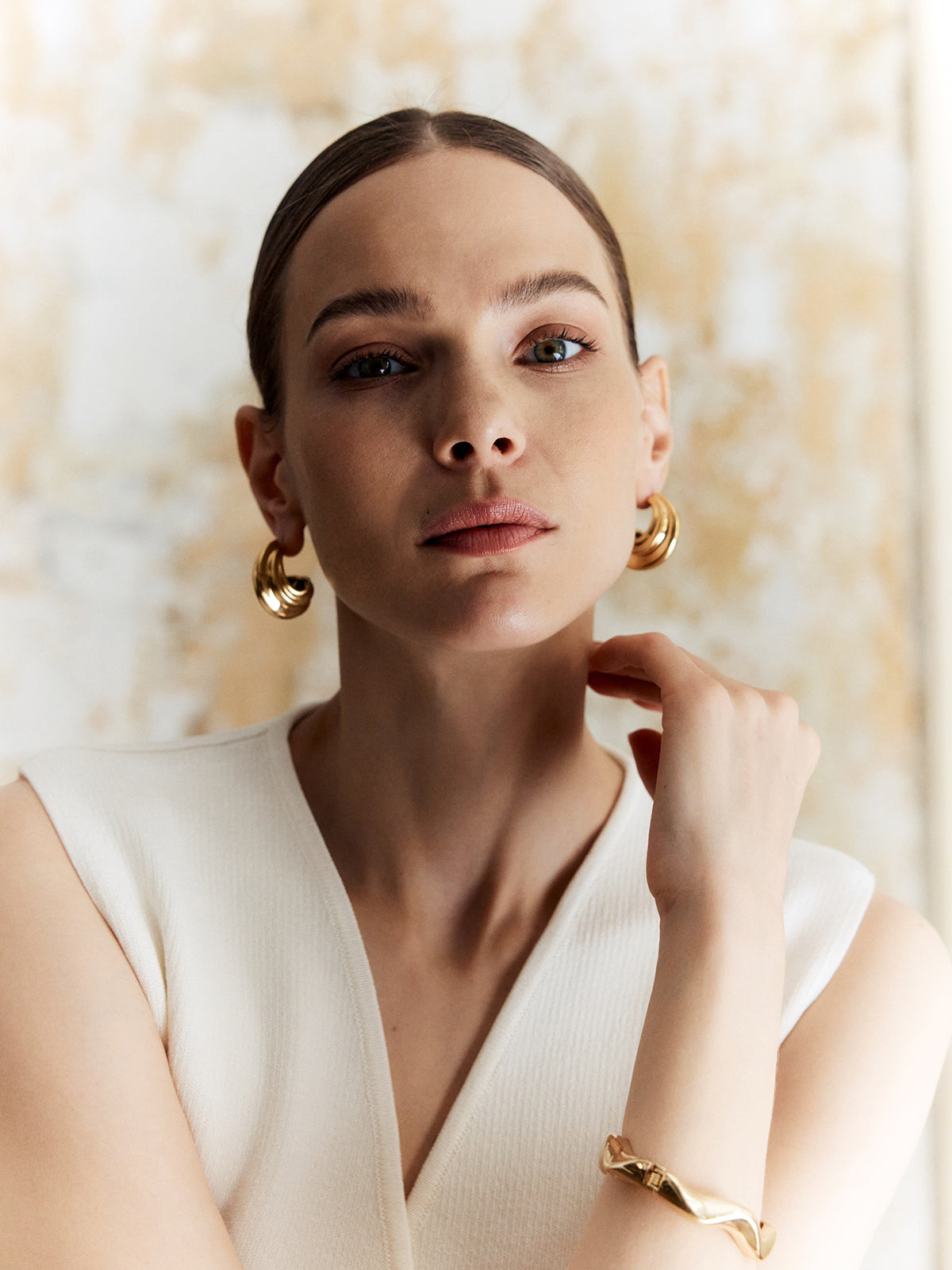 Impressive shell-shaped jewelry for an elegant style