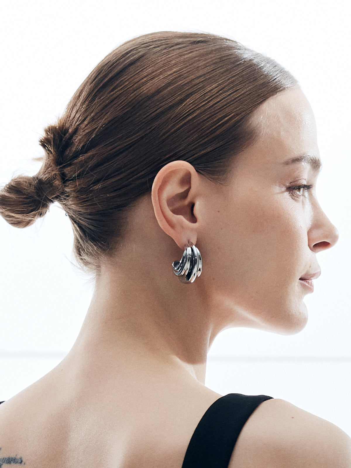 Impressive shell-shaped jewelry for an elegant style