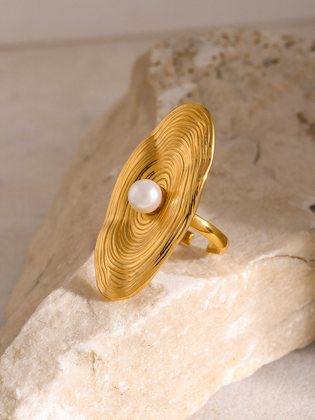 Elegant Gold Pearl Ring for Timeless Sophistication