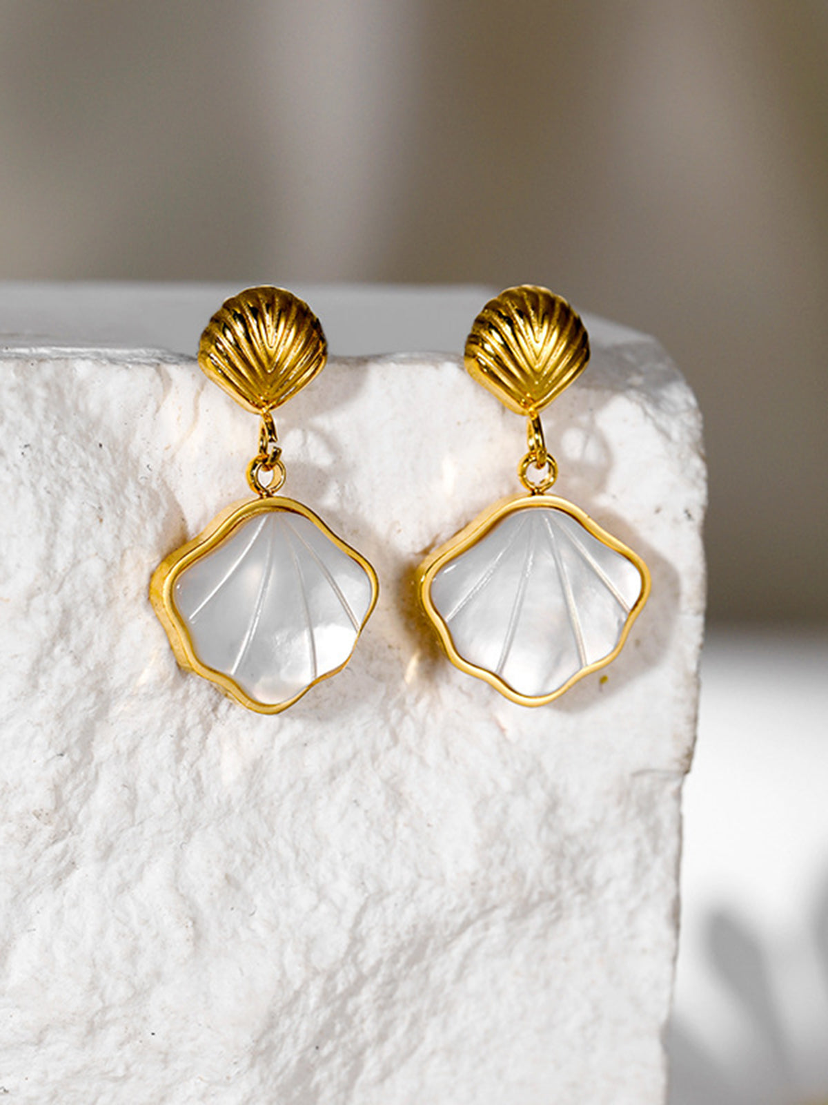 Elegant Gold Pearl and Shell Earrings for a Timeless Look