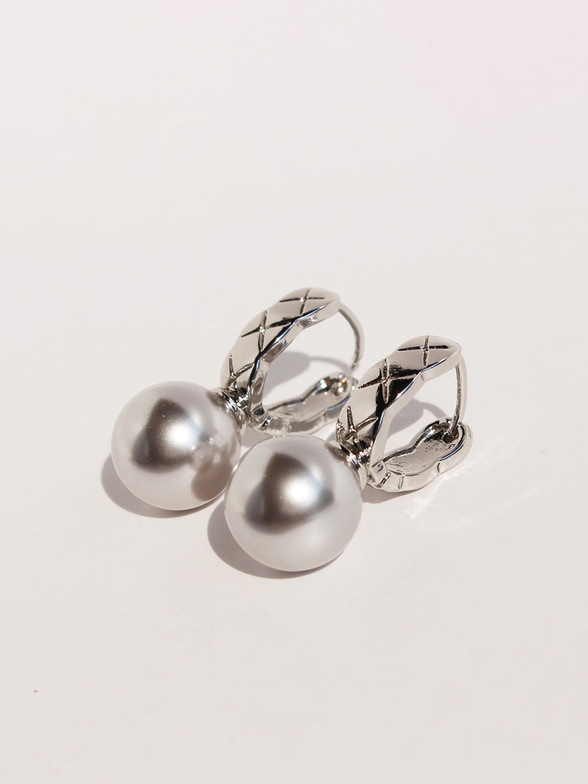 Elegant and modern square U-shaped earrings