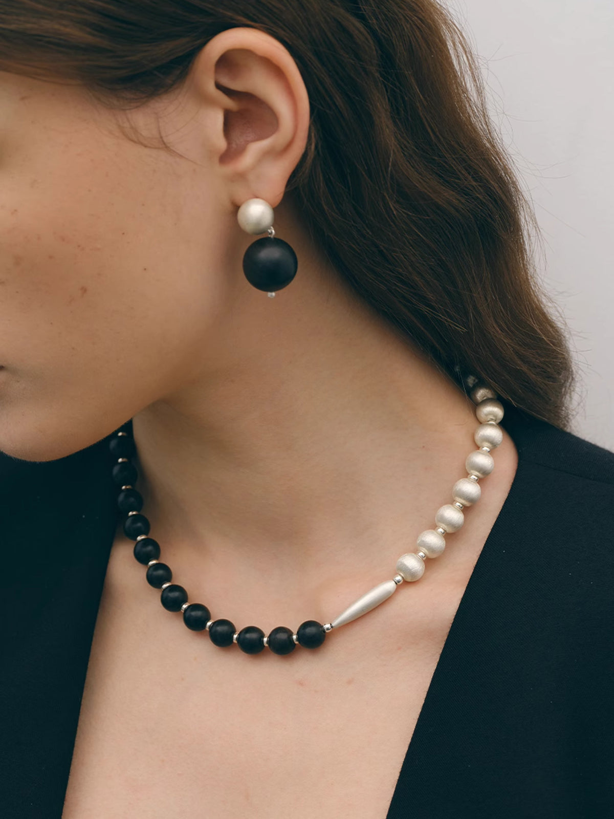 Sandalwood Necklace with Stylish Two-Tone Design