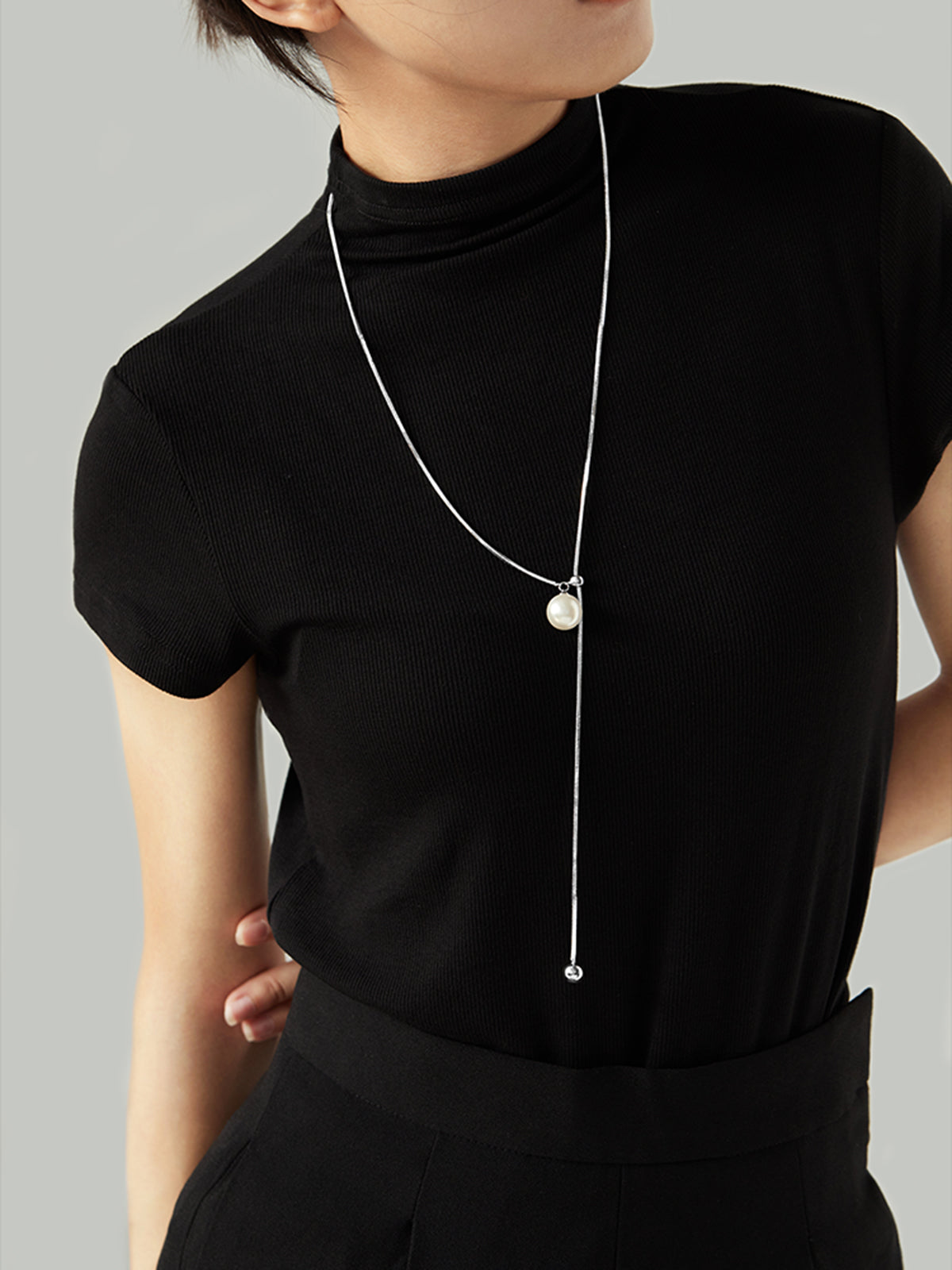 Elegant Pearls Y-Shaped Lariat Necklace for a Chic and Timeless Look
