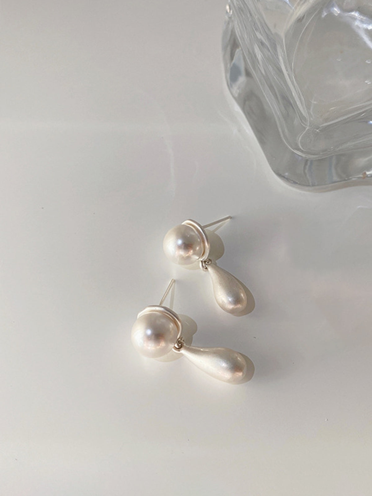 Elegant teardrop-shaped pearl earrings