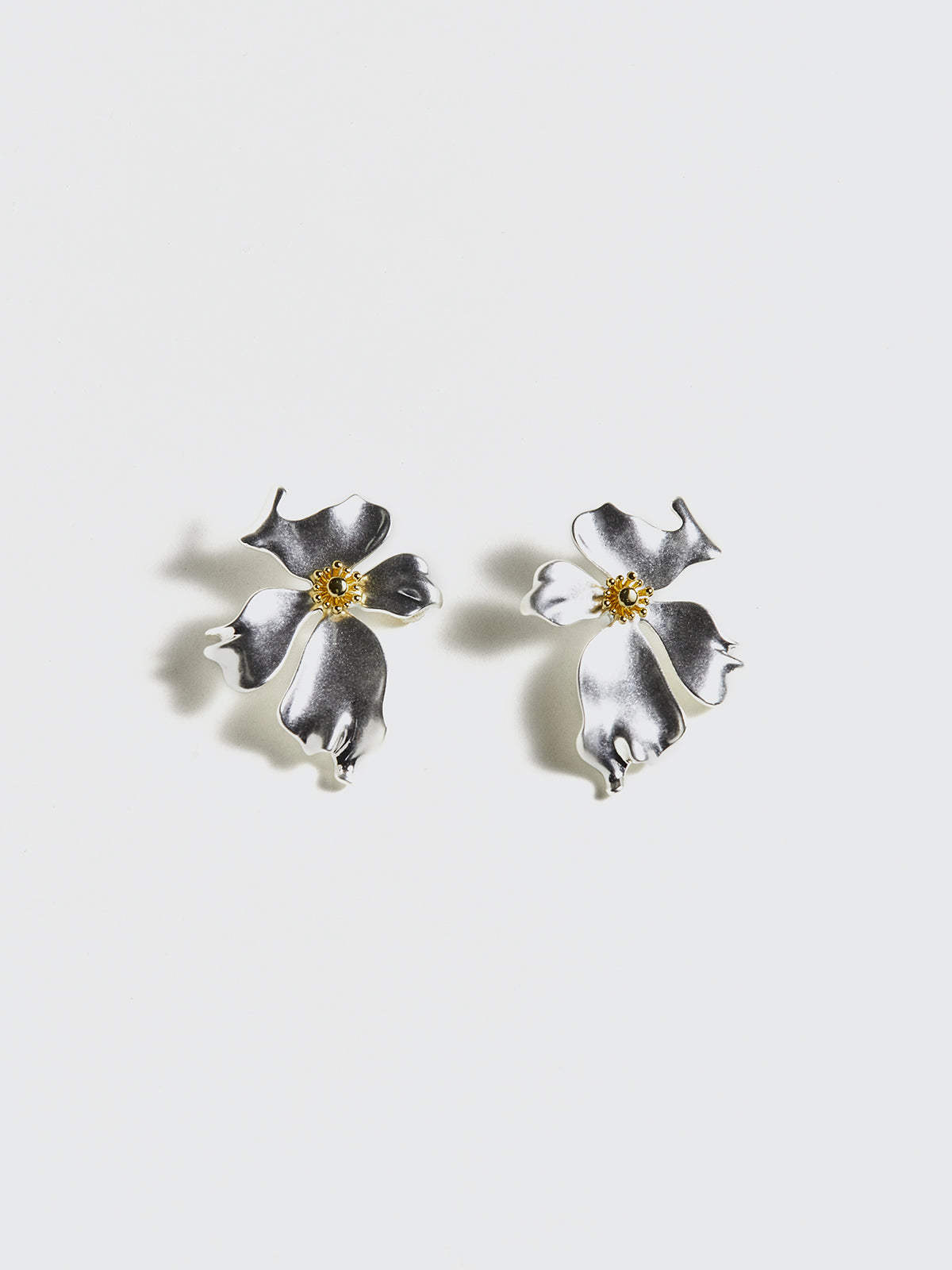 Elegant metal jewelry with unmatched features and a flower petal – striking push-up earrings