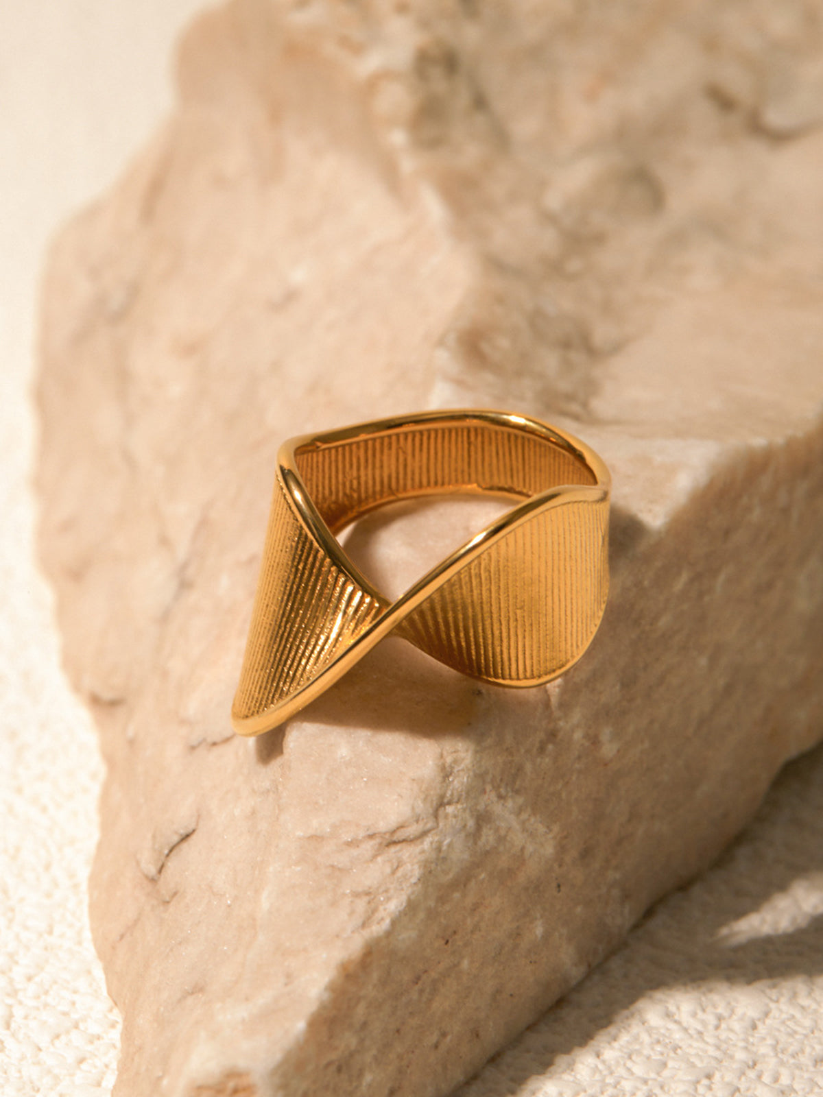 Elegant Twist Ripple Ring