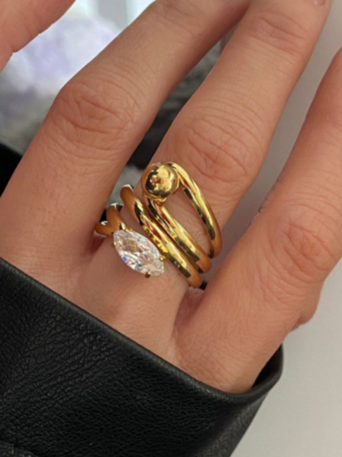 Elegant Twist Ring - Stylish and Chic Jewelry for Every Occasion