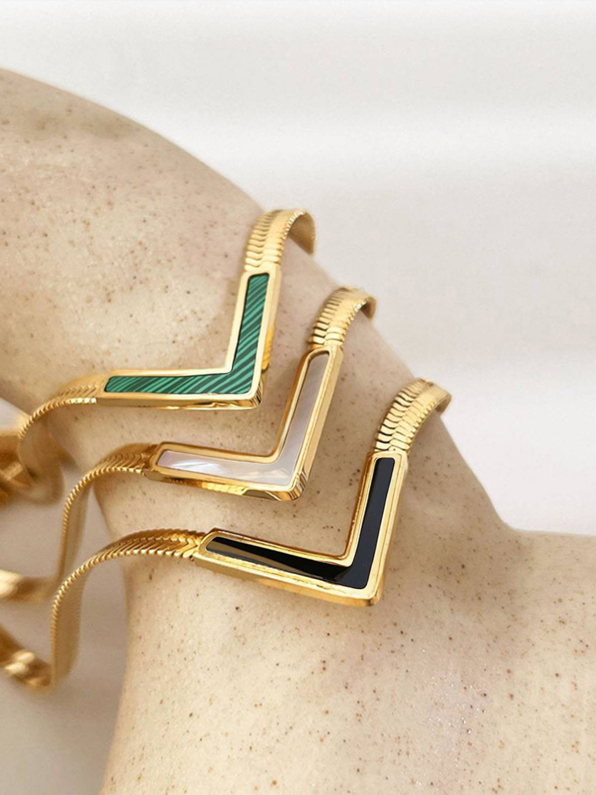 Luxury Gold V Necklace with Black Enamel – Elegant & Minimalistic Design