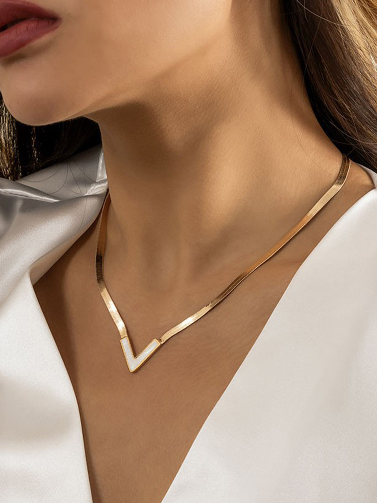 Luxury Gold V Necklace with Black Enamel – Elegant & Minimalistic Design