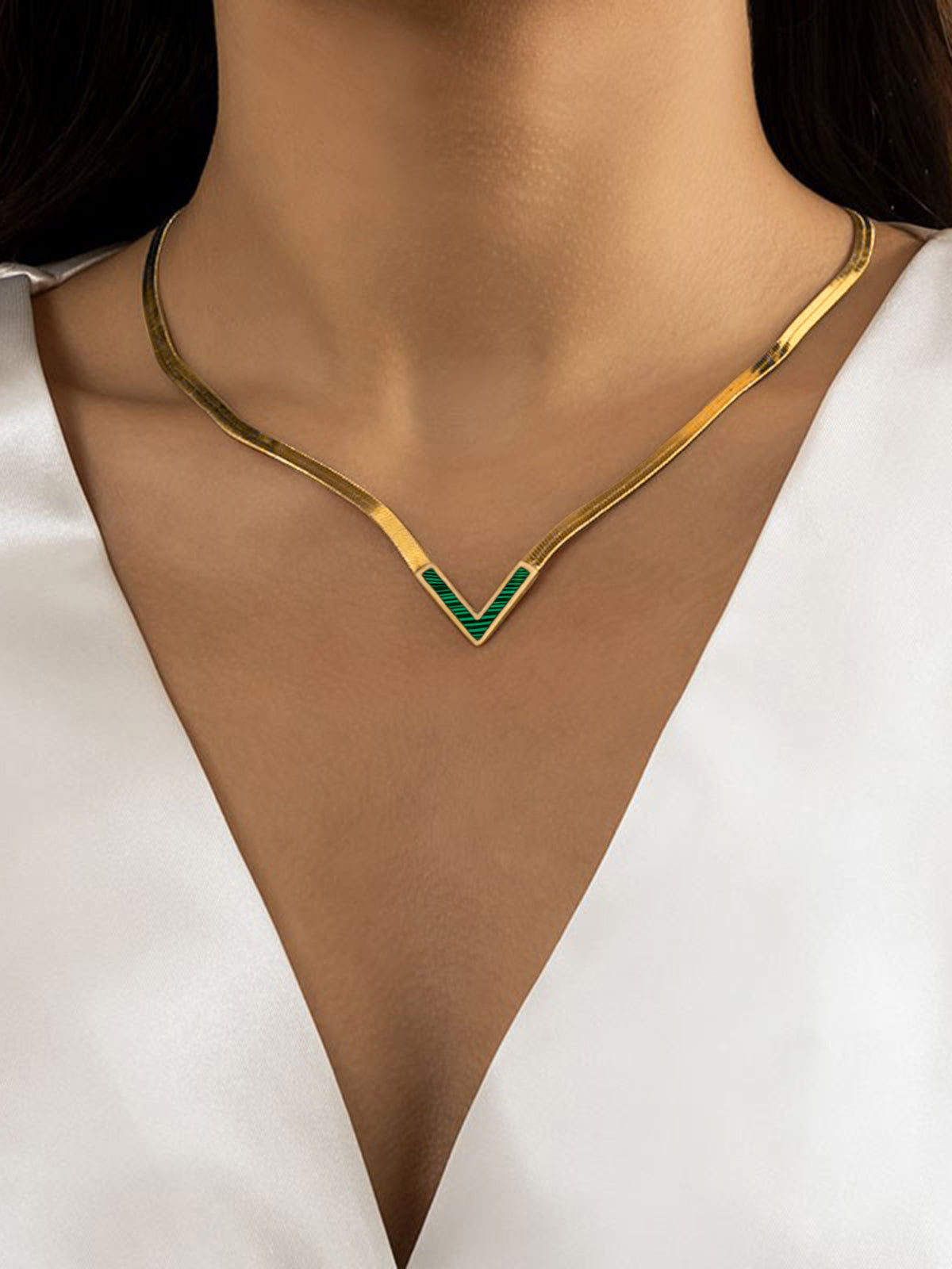 Luxury Gold V Necklace with Black Enamel – Elegant & Minimalistic Design