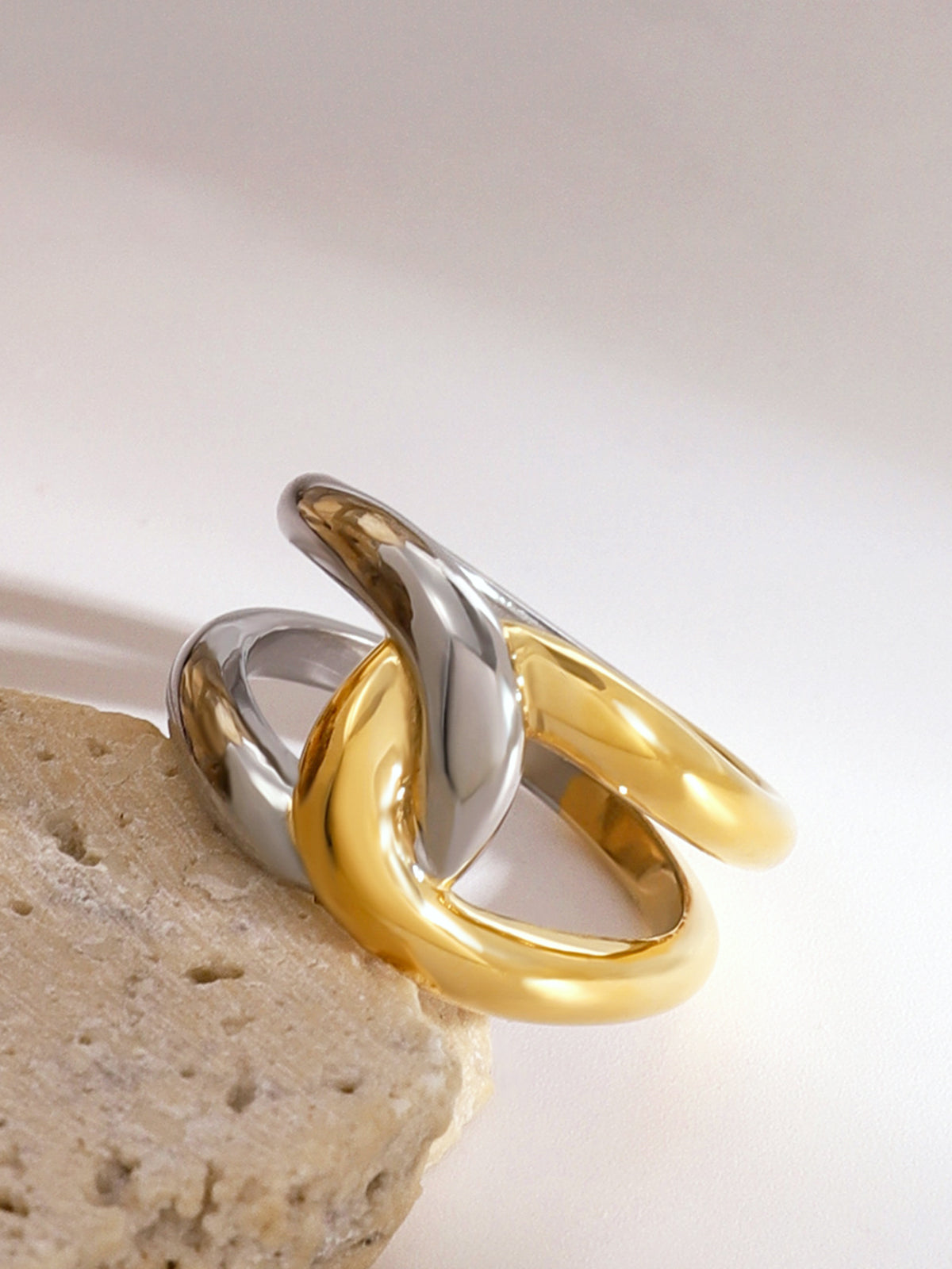 Elegant two-tone twisted ring