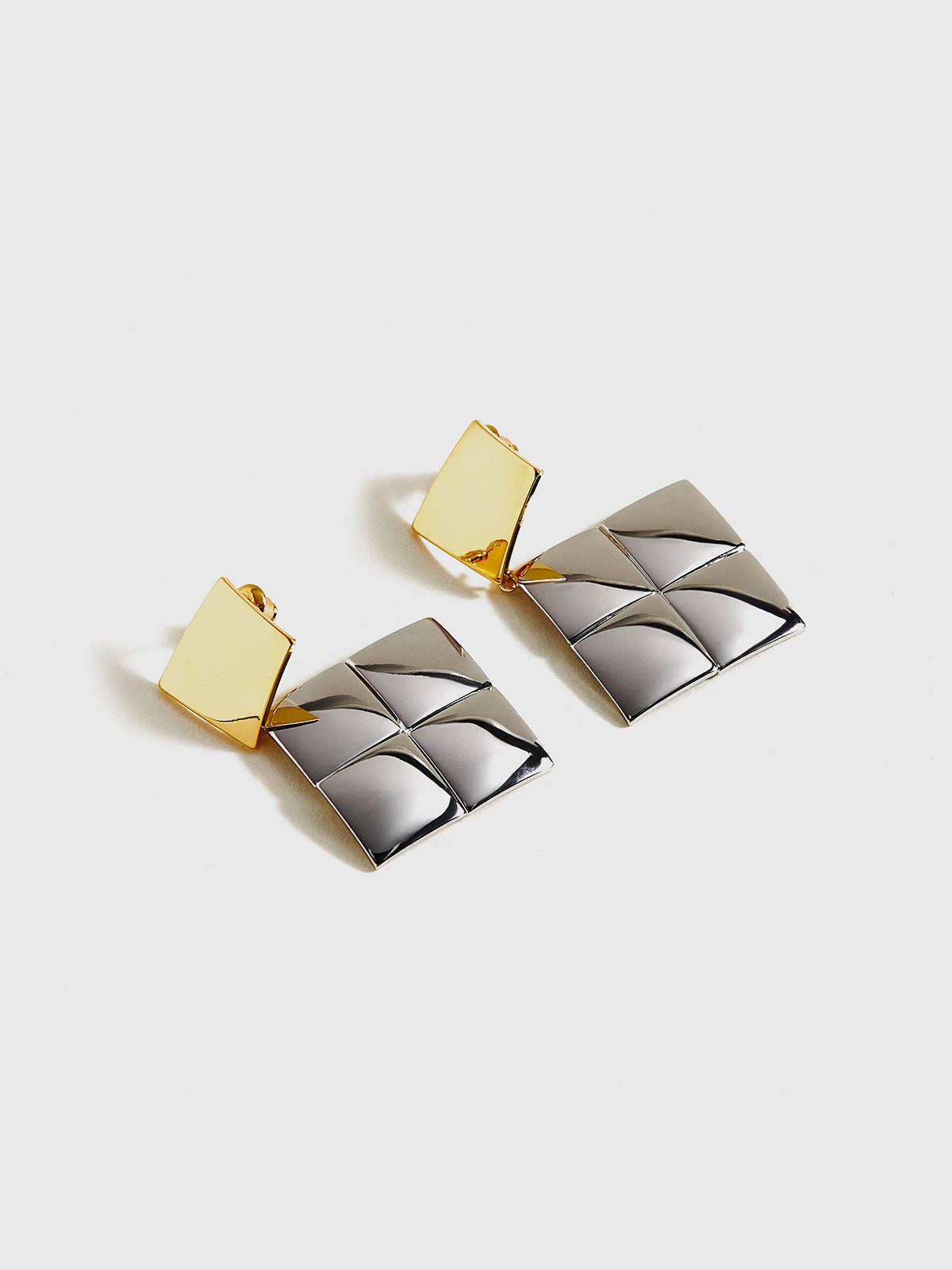 Square earrings with contrasting colors for a bold style