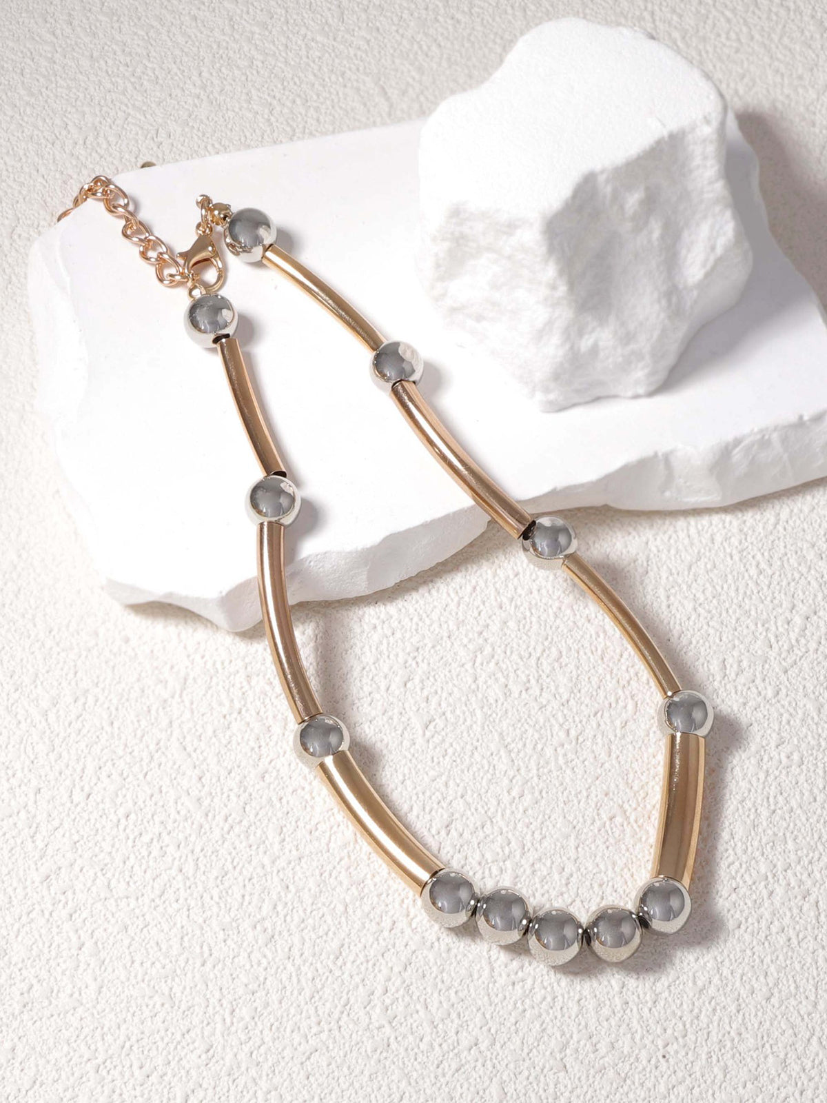 Elegant two-tone metal chain in minimalist design