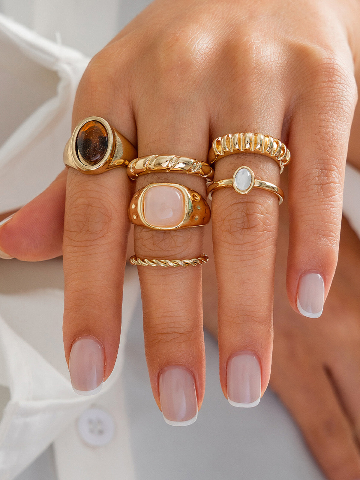 Set of 6 rings with a mix of gemstones and elegant textures