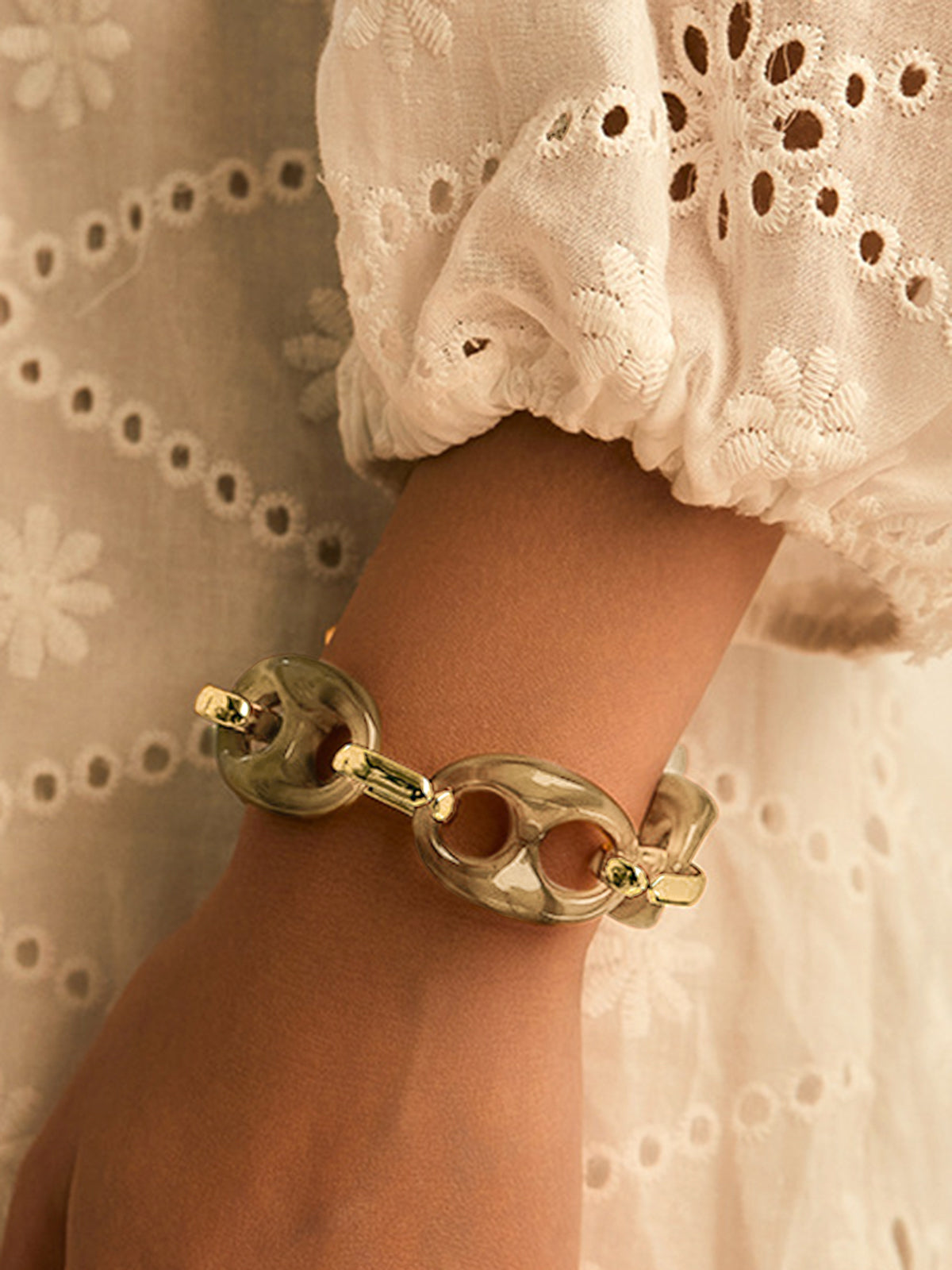 Elegant turtle bracelet with links for a refined appearance