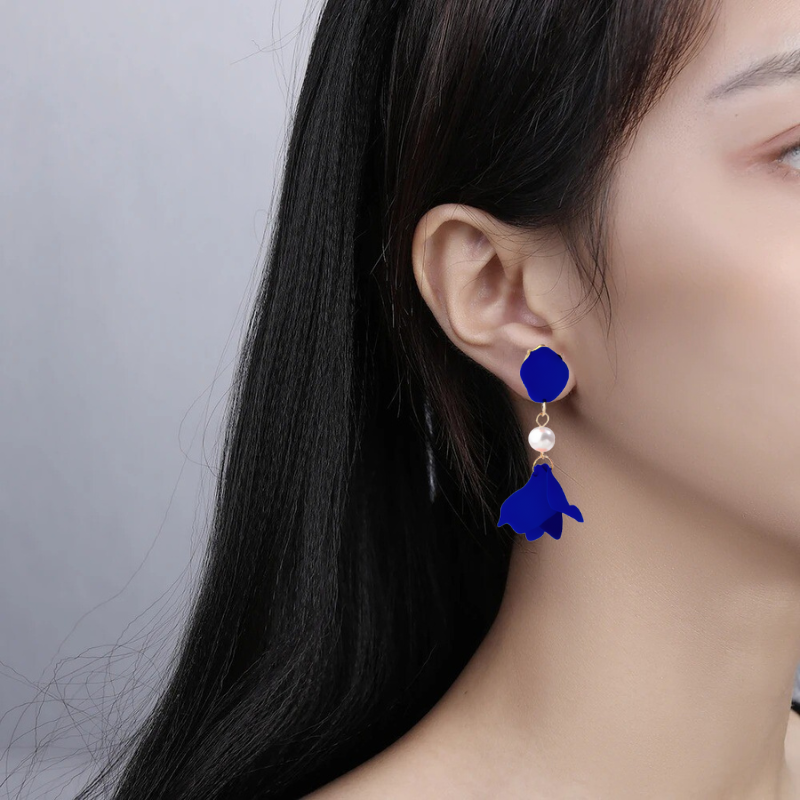 Elegant Lady Serenade Pearl Earrings with Gold Plated Detail