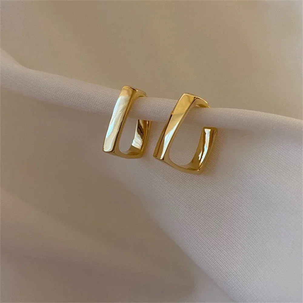 Isla | Geometric U-Shaped Earrings