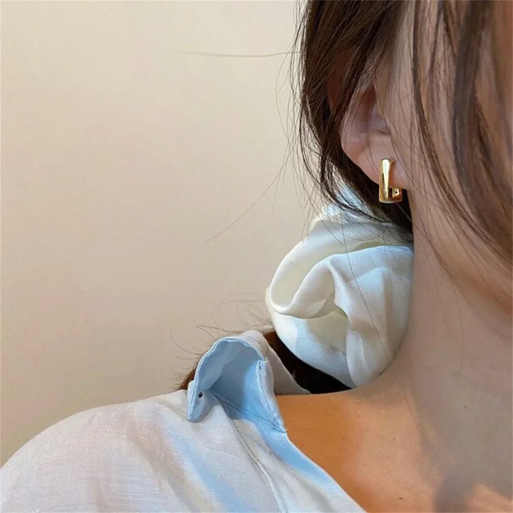 Isla | Geometric U-Shaped Earrings
