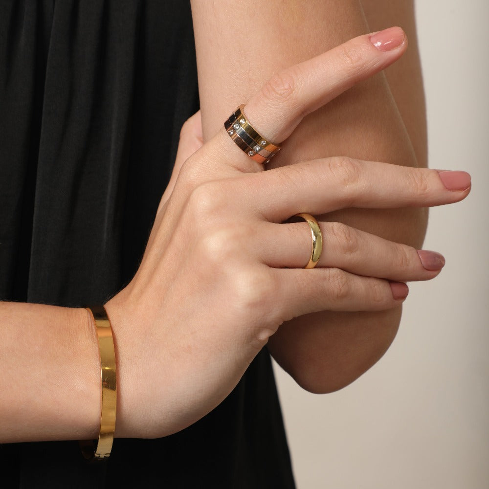 Elegant Engraving Bracelet for a Unique Touch