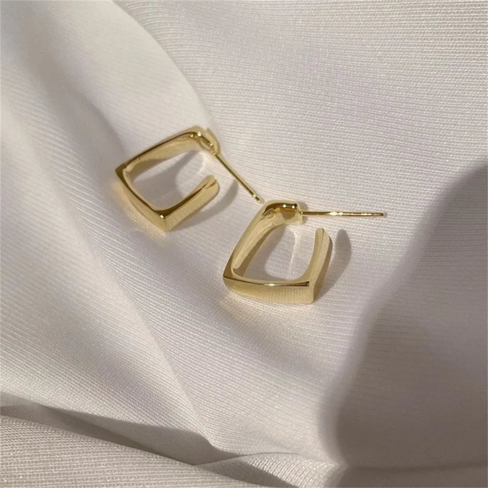 Isla | Geometric U-Shaped Earrings