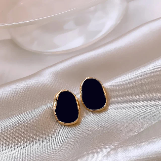 Golden Earrings with Onyx and a Mystical Touch