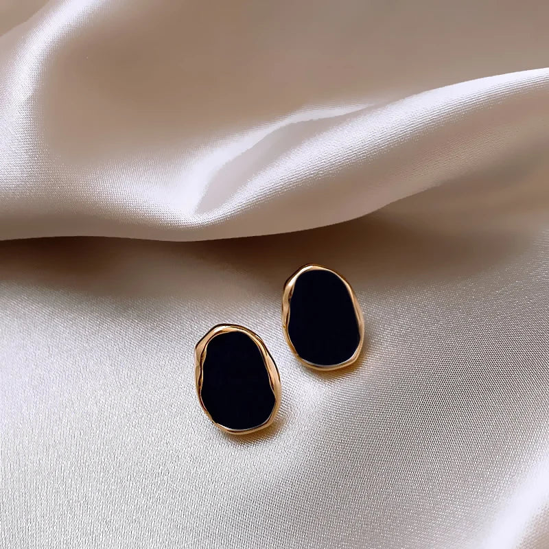 Golden Earrings with Onyx and a Mystical Touch