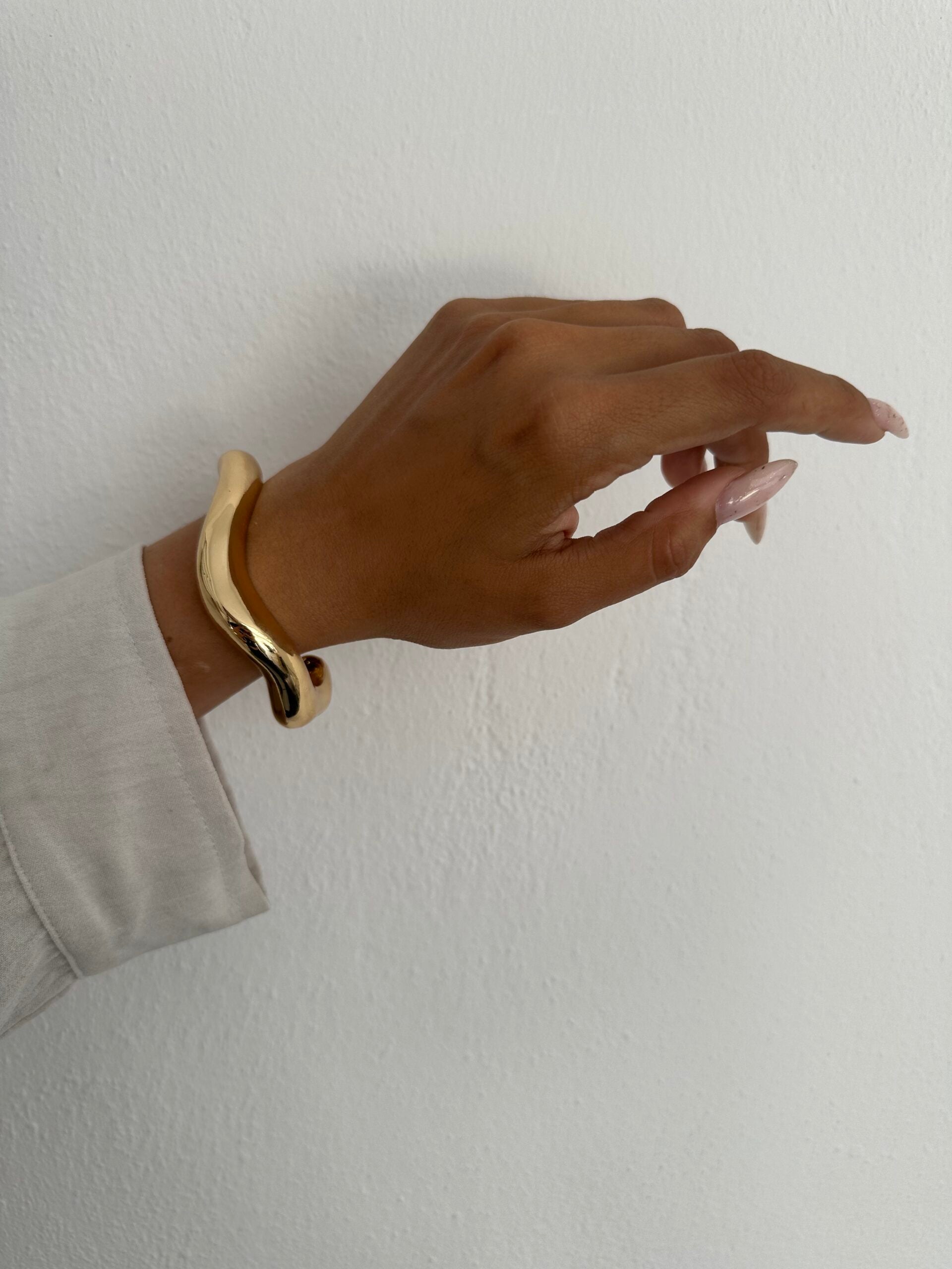 Unique asymmetrical bracelet made of metal material for a stylish look