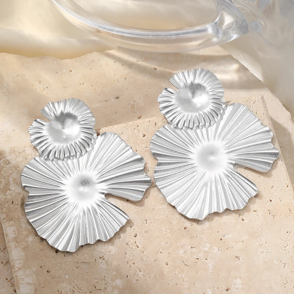 Floral Engraved Earrings – Shari