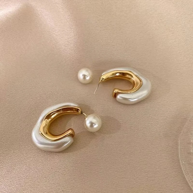 Elegant Irregular C-Shape Pearl Earrings – Eudora