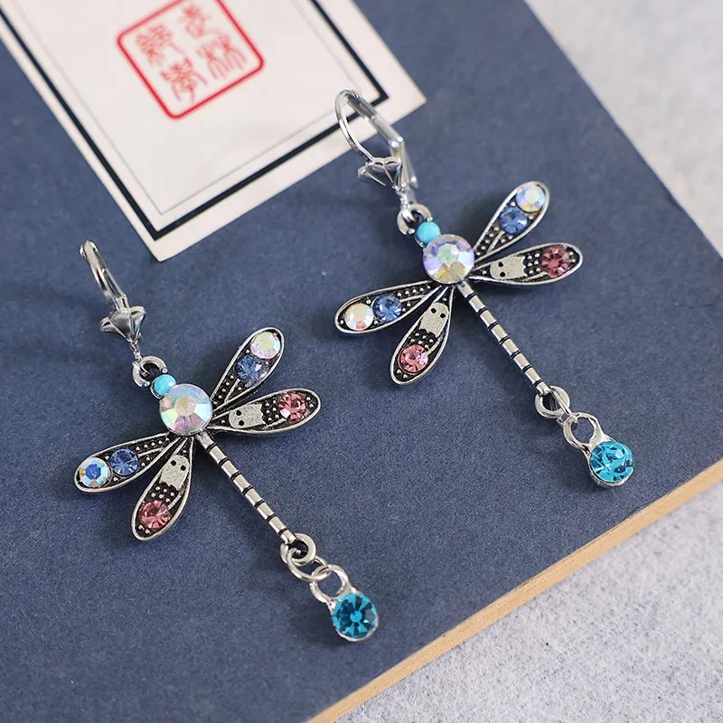 Stylish Silver Dragonfly Earrings with Elegant Cut