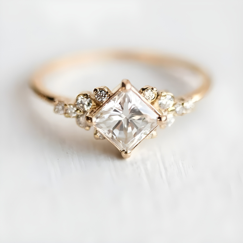 Delysische Royal Ring in Elegant Gold Color – A Symbol of Luxury and Sophistication