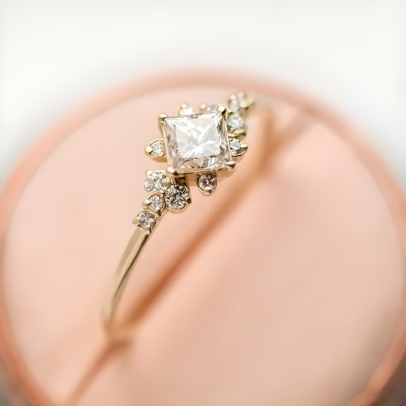 Delysische Royal Ring in Elegant Gold Color – A Symbol of Luxury and Sophistication