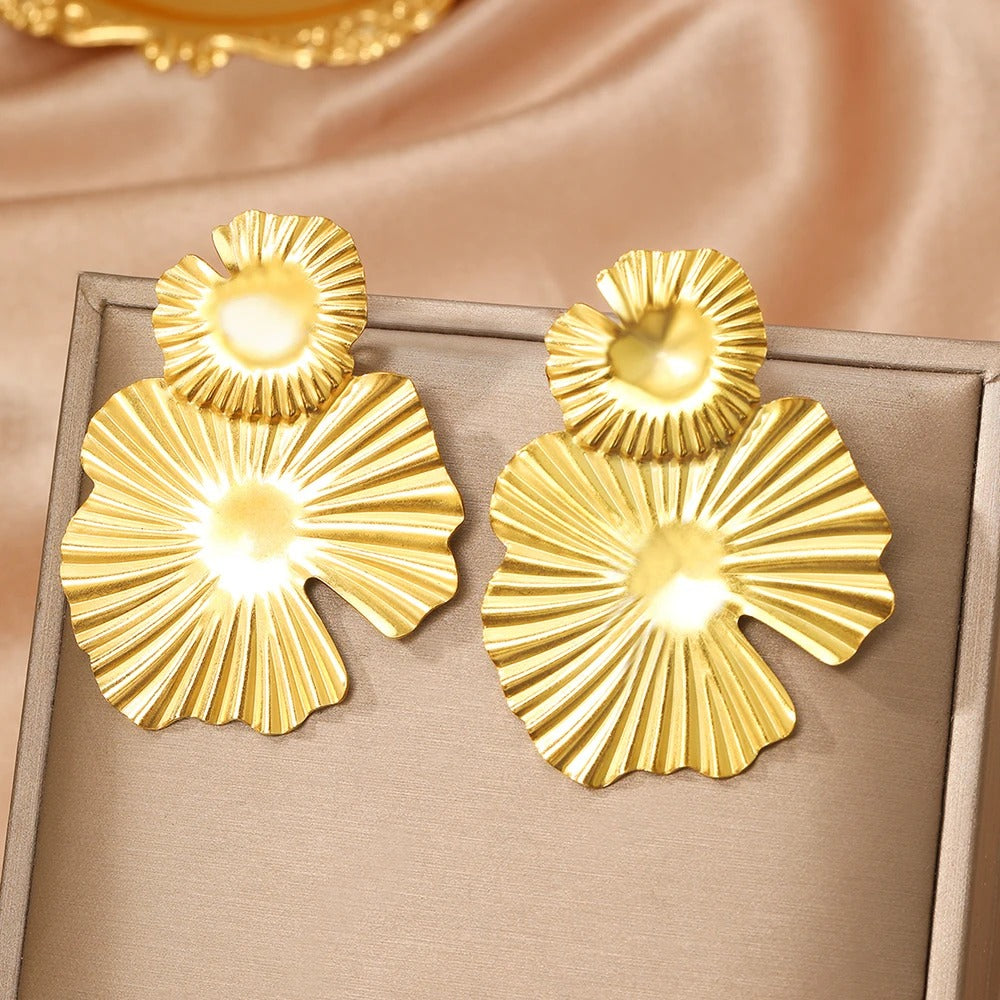 Floral Engraved Earrings – Shari