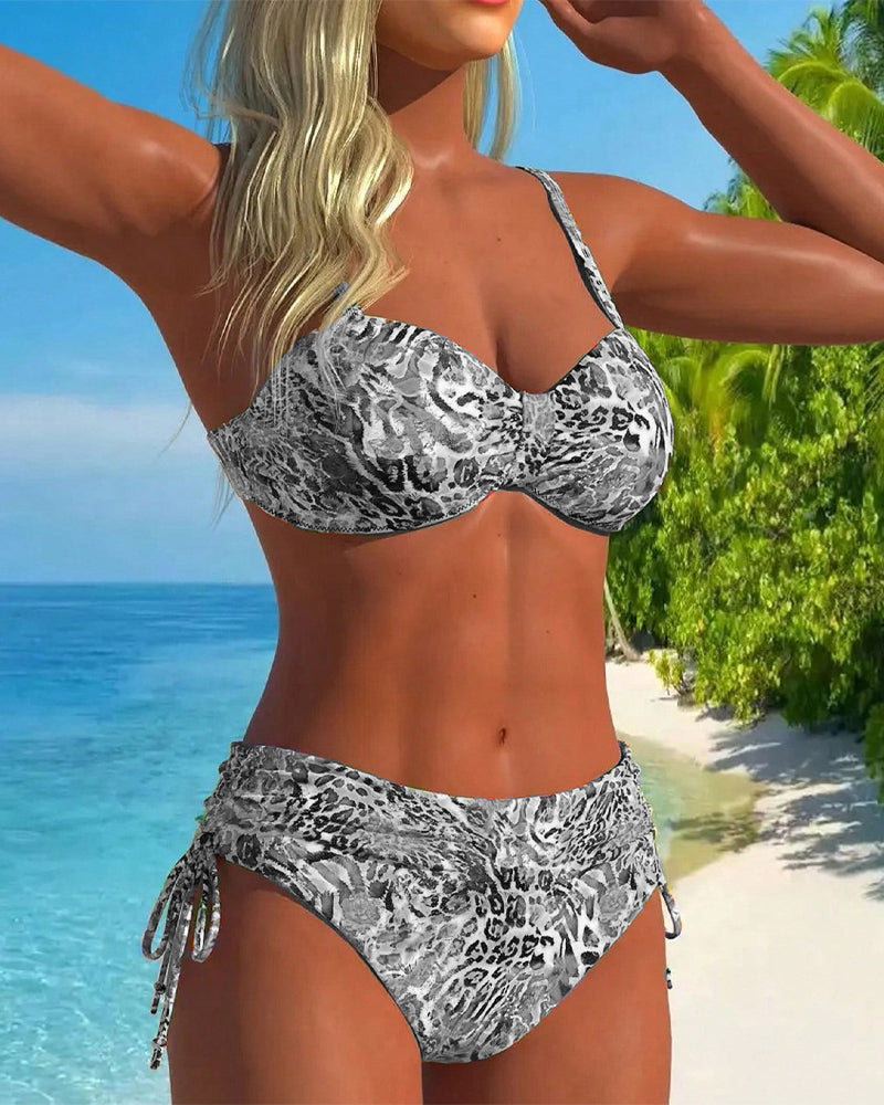 Eye-catching Split Swimsuit with Leopard Print