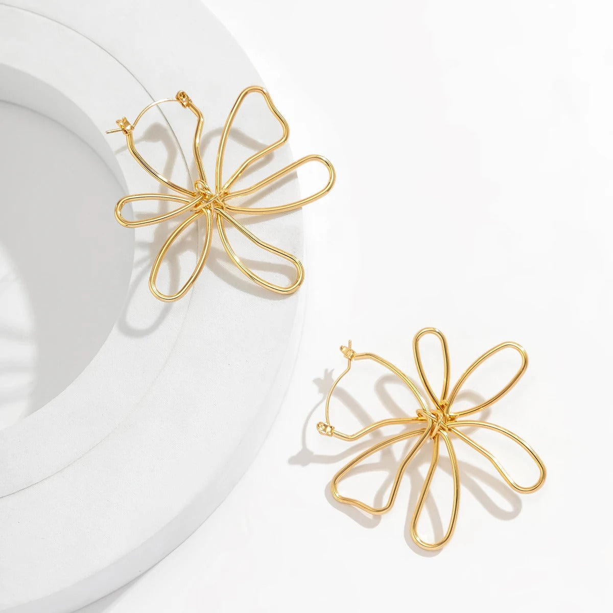 Stylish Gold Geometric Flower Stud Earrings - Elegant and Luxurious Accessory by Tommie