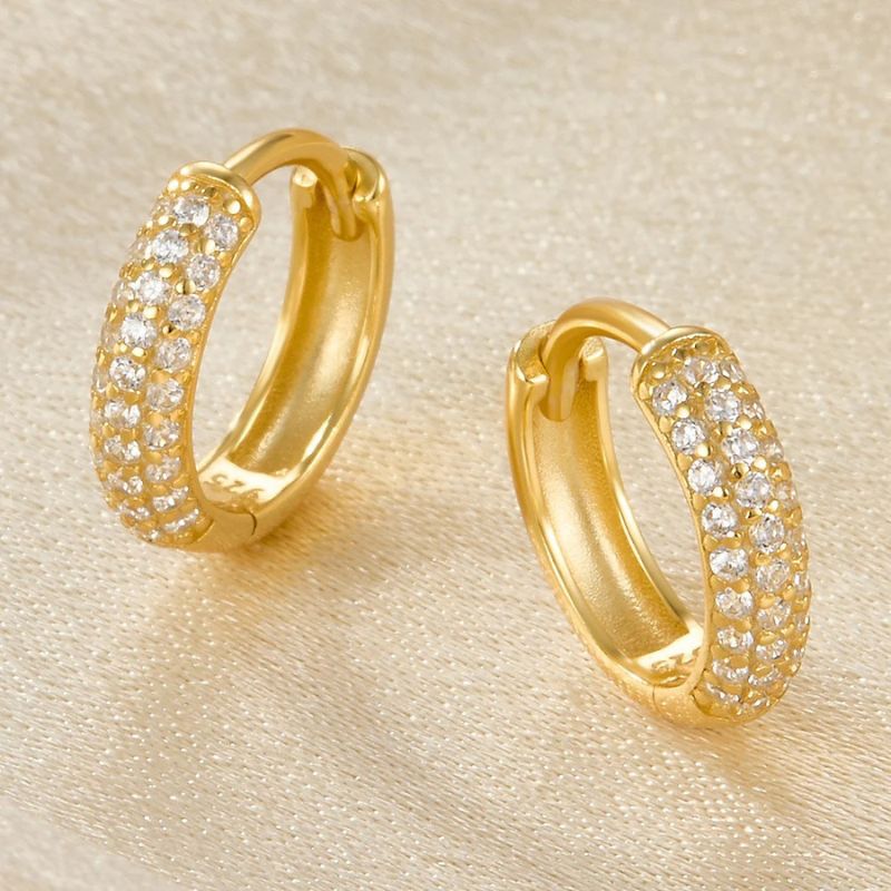 Stylish Chunky Pavé Hoop Earrings – Elegance and Charm in One Set